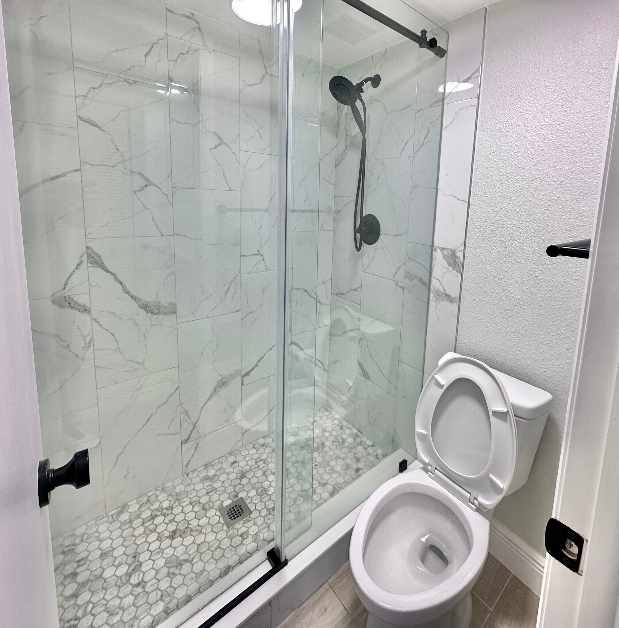 Master Bathroom - 4915 W McElroy Ave