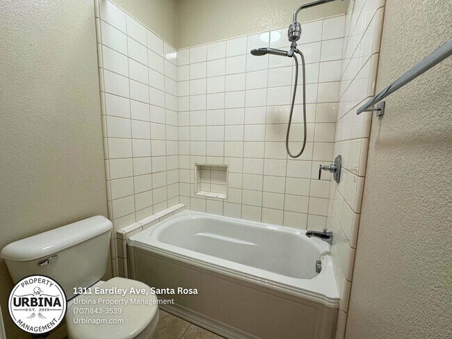 Building Photo - Stylish 2 Bedroom Santa Rosa Townhome with New Flooring Downstairs