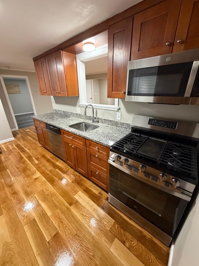 Building Photo - 23 Roughan St