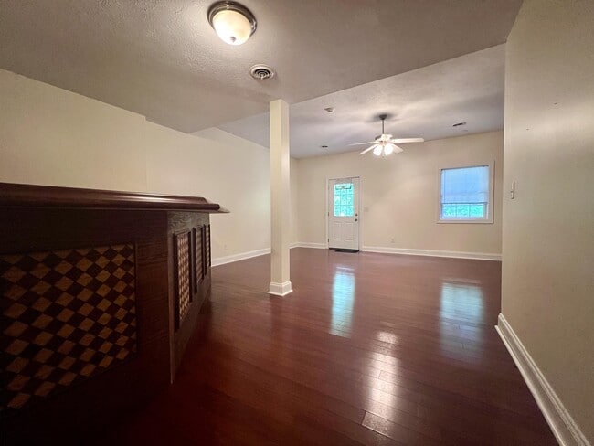 Building Photo - 304 Villa View Dr