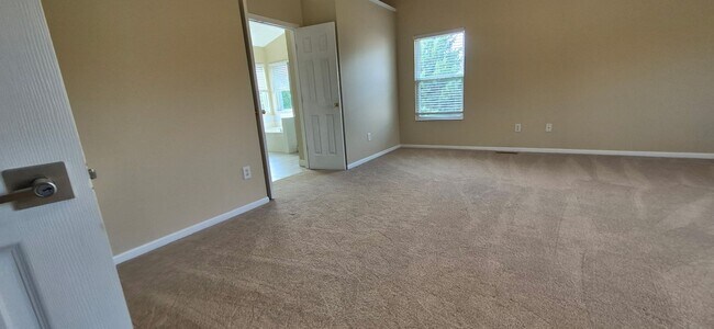 Building Photo - 2999 Iowa Ct