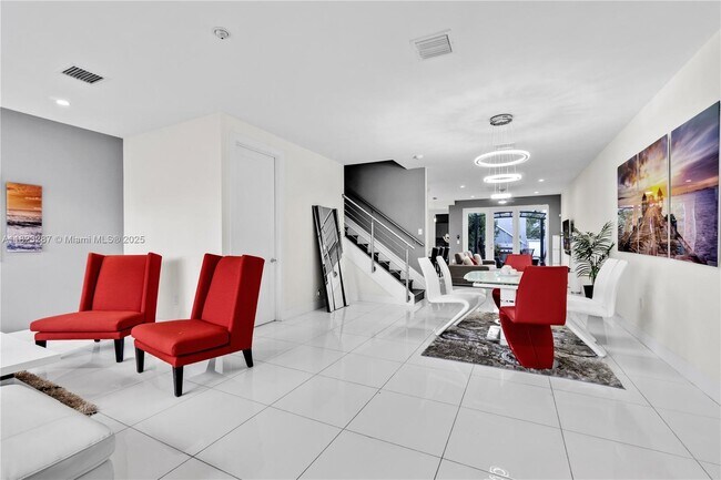 Primary Photo - 10334 NW 66th St