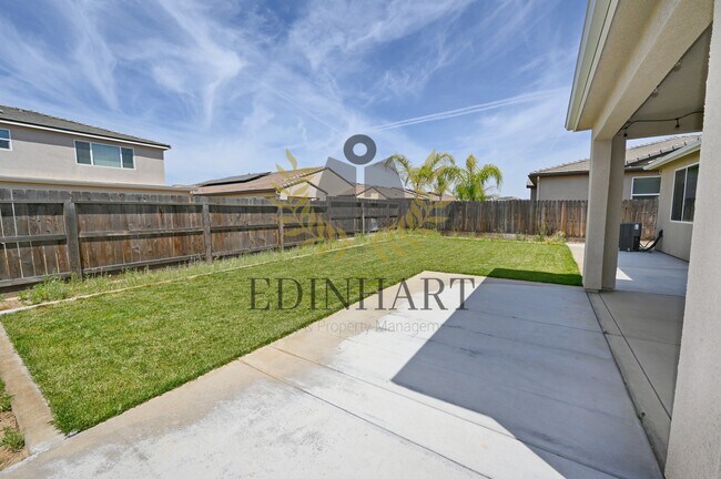 Building Photo - 502 Traverse Dr S