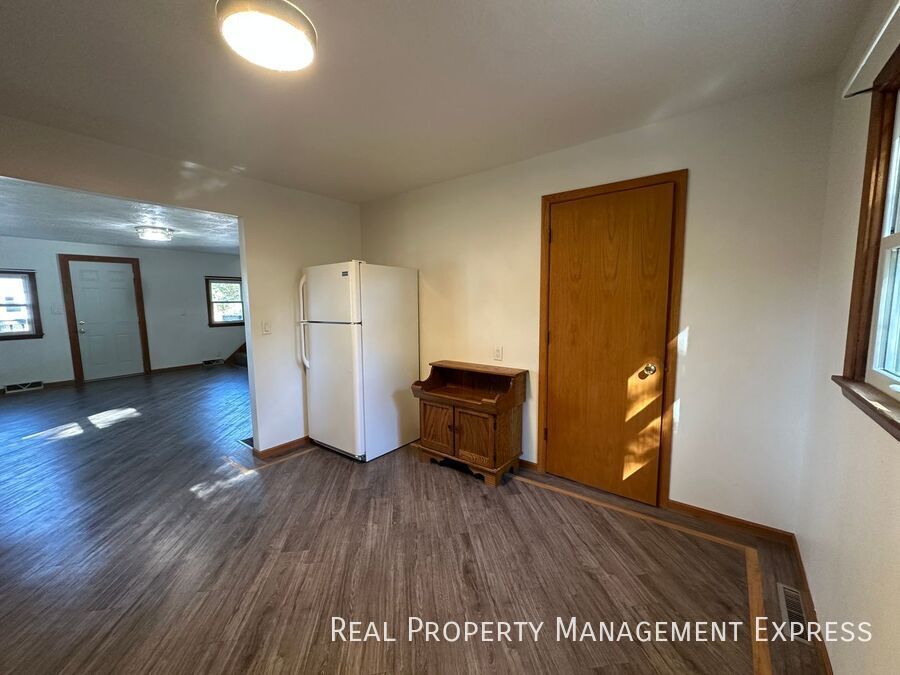 Building Photo - Move In by Feb 16 & Get One Month FREE