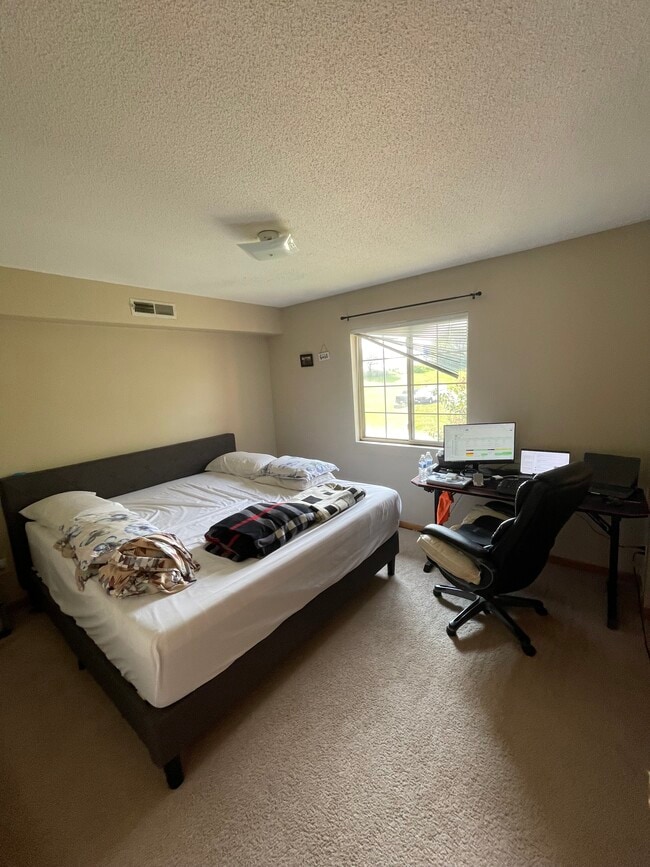 Building Photo - 2266 Holiday Rd