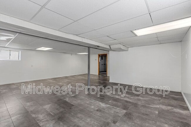 Building Photo - 4452 Eminence Blvd