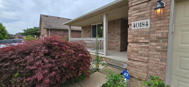 Building Photo - 40184 Long Horn Dr