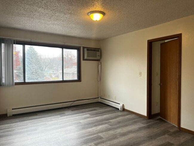 Building Photo - $1,250 | 3 Bedroom, 1 Bathroom Apartment | No Pets | Available for August 1st 2026 Move In!