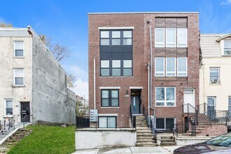 Building Photo - 2218 N Franklin St