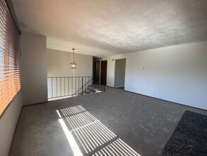 Building Photo - 2531-2533 E 27th Ave