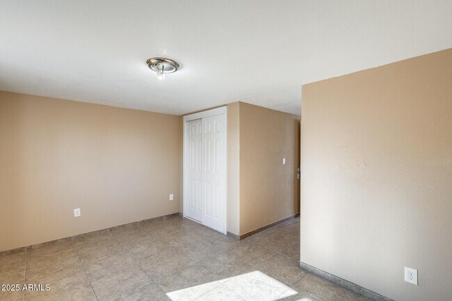 Building Photo - 17633 N 15th Ave