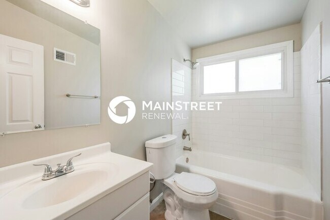 Building Photo - 3 Bedroom Pet-Friendly Home in FLORISSANT, MO with Main Street Renewal