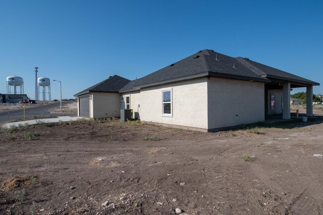 Building Photo - 206 Persimmon Dr