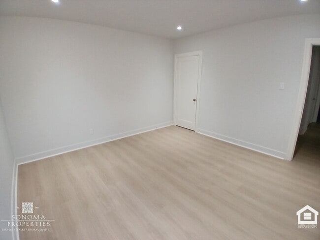 Building Photo - Updated 3 Bedroom Glen Ellen Home, Available Now!