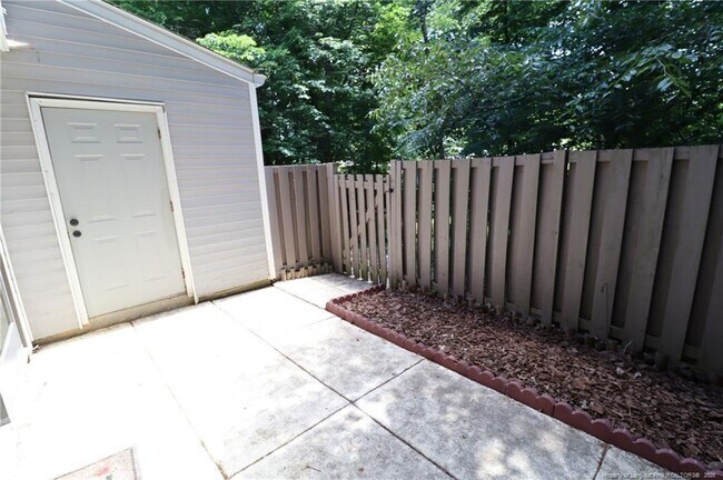 Building Photo - 7283 Sandy Creek Dr