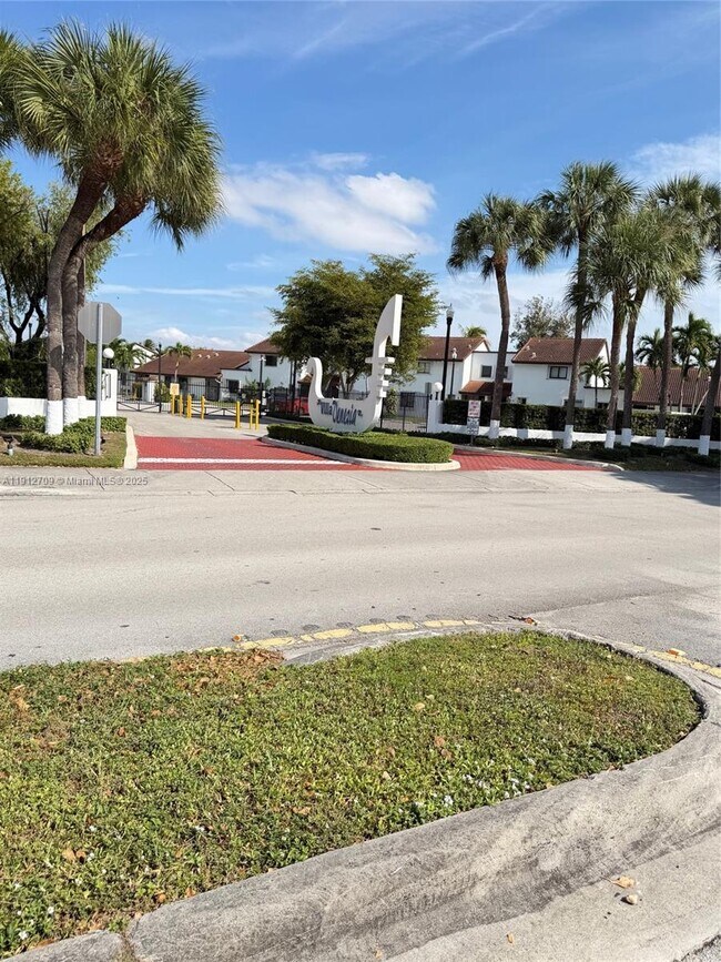 Building Photo - 1271 SW 124th Ct