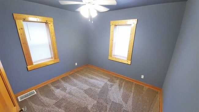 Building Photo - 1679 29th St NE