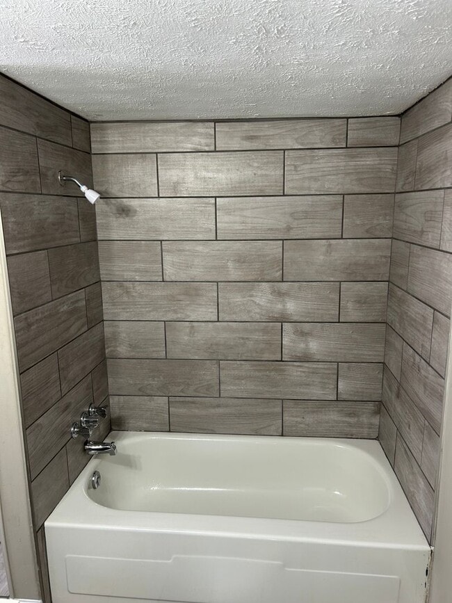 Building Photo - 1415 Hatcher Ave SE