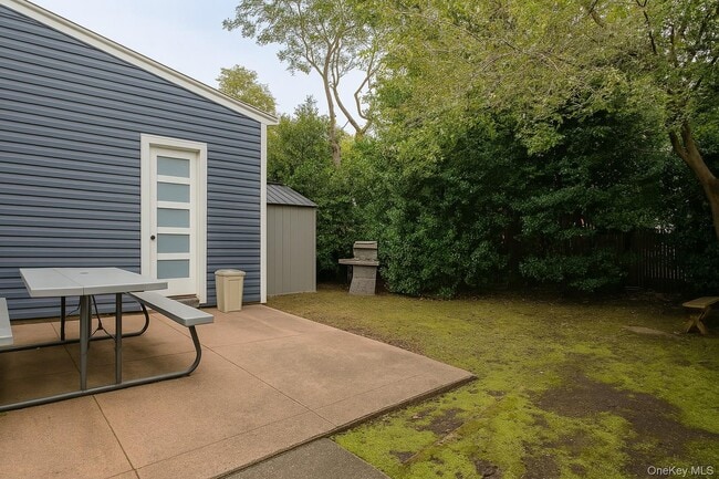 Building Photo - 610 Monroe Blvd