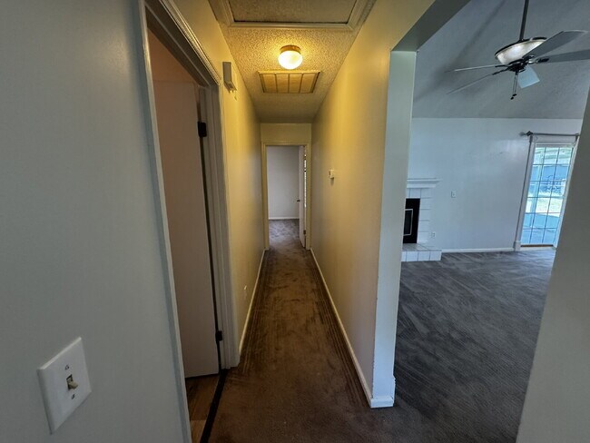Building Photo - House for Rent