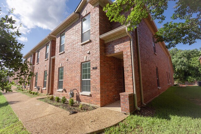 Building Photo - 1544 Bennett St