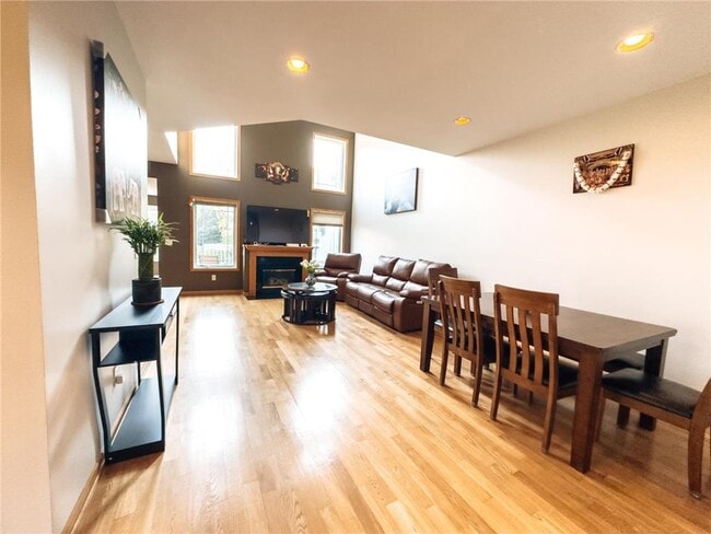 Building Photo - 5080 Yuma Ln N