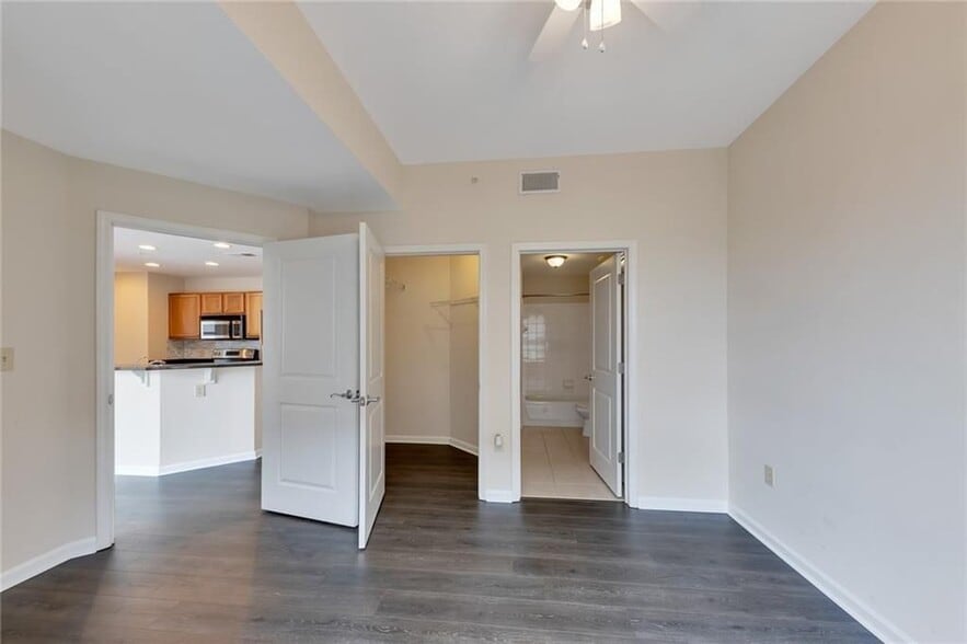 Building Photo - 3040 Peachtree Rd