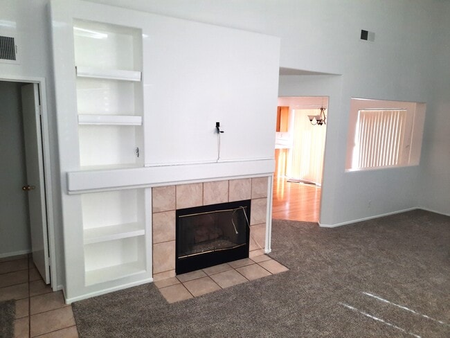 Building Photo - 1046 Viewpointe Ln