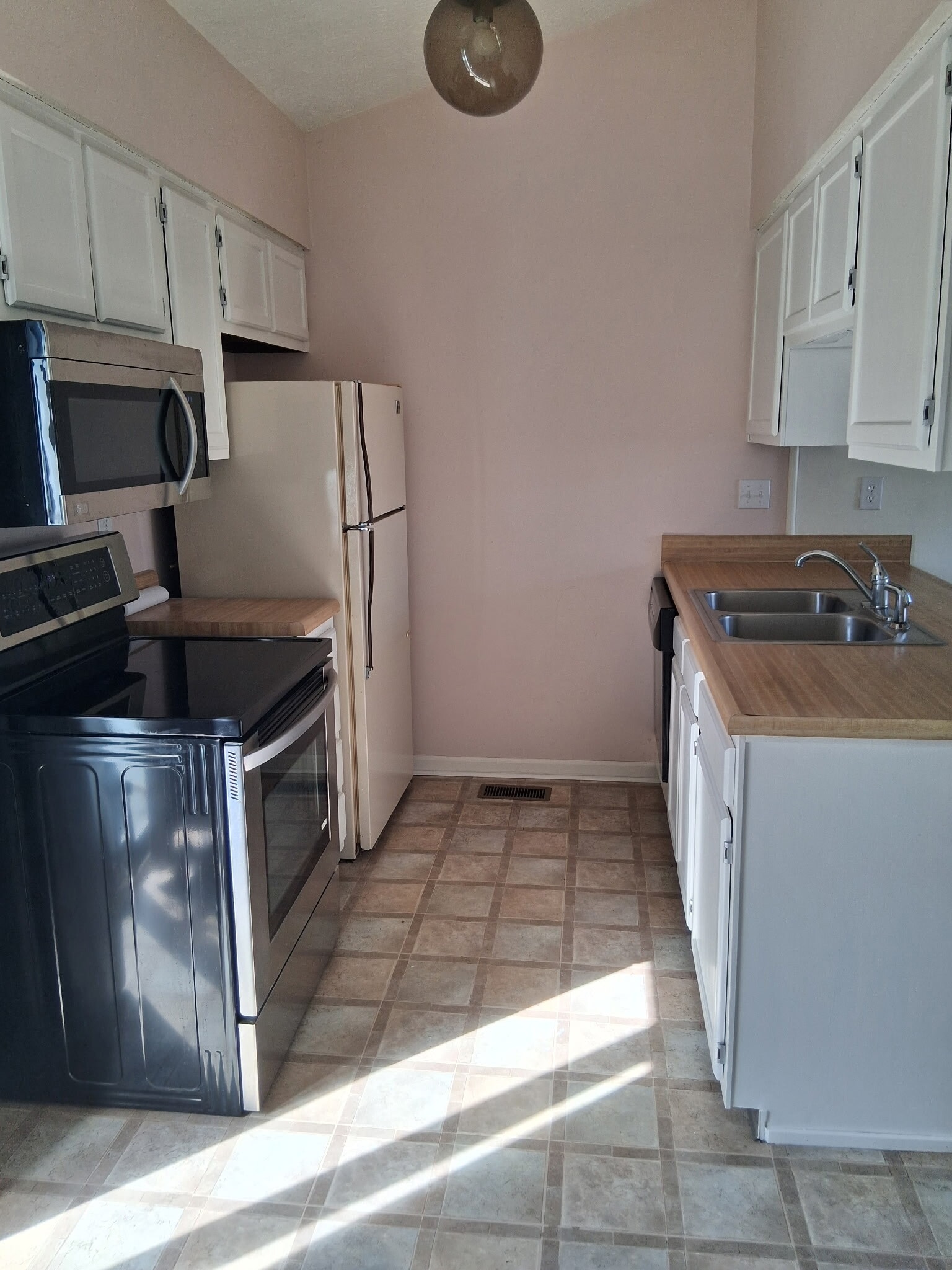 Kitchen - 1858 Queensbridge Cir