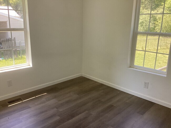 Building Photo - Newly updated home in North Gadsden