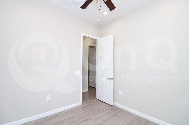 Building Photo - 4811 E Village Dr