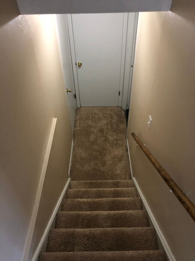 Building Photo - Available Now-4BR/2BA SINGLE FAMILY HOME