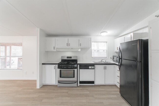 Building Photo - 9140 Sharyn Dr