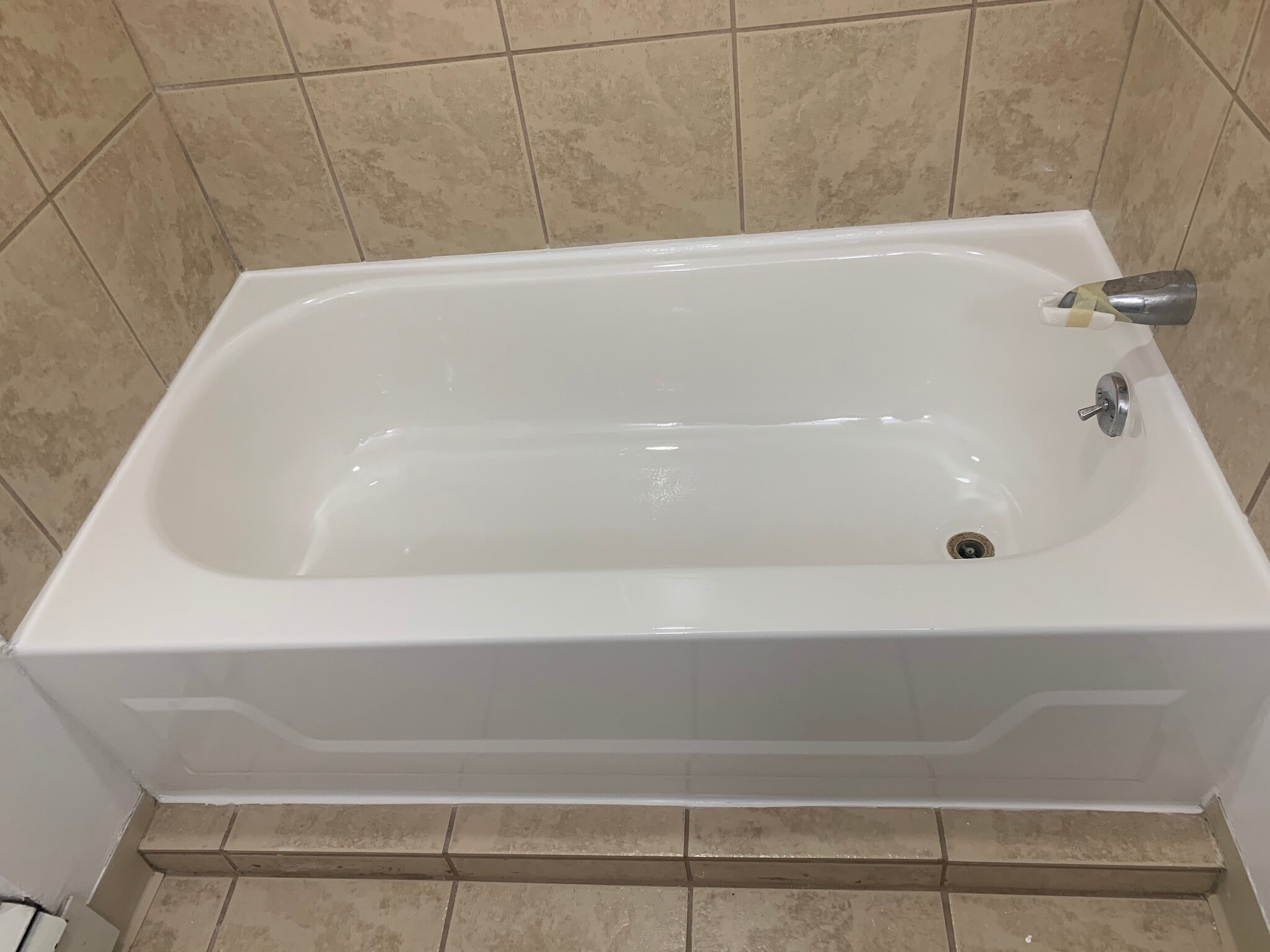 Bathroom tub - 36 Summer St