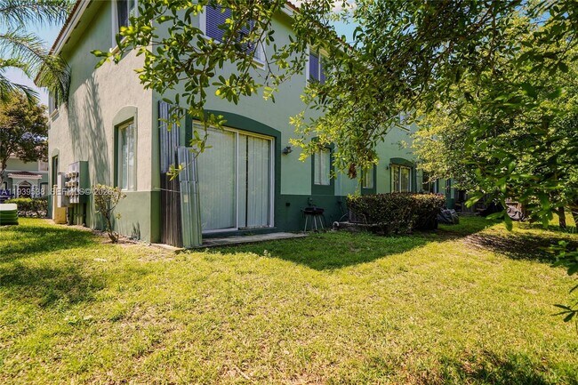 Building Photo - 1441 SE 24th Ct