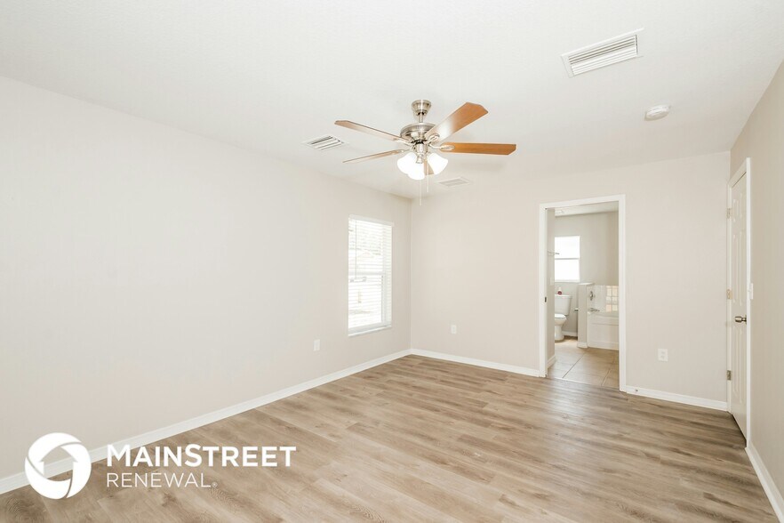 Building Photo - 9310 27th Ave E