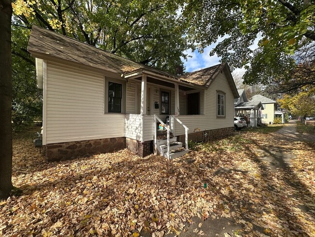 Building Photo - 120 N 4th Ave