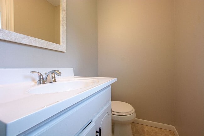 Building Photo - 3 Bedroom / 1.5 Bath with Fenced Backyard and Washer/Dryer in Walnut Grove in Millard!