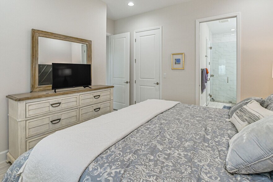 Building Photo - 6983 Saona CT