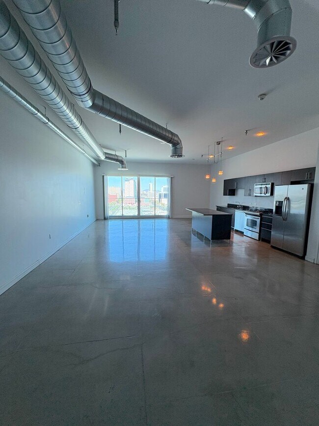 Building Photo - Downtown loft-living at its best - unfurnished loft