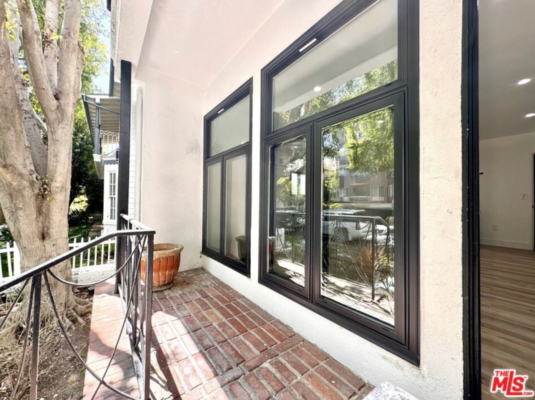 Building Photo - 121 Crescent Dr