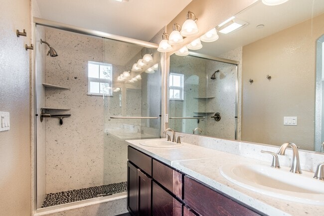 Building Photo - 465 Magritte Way