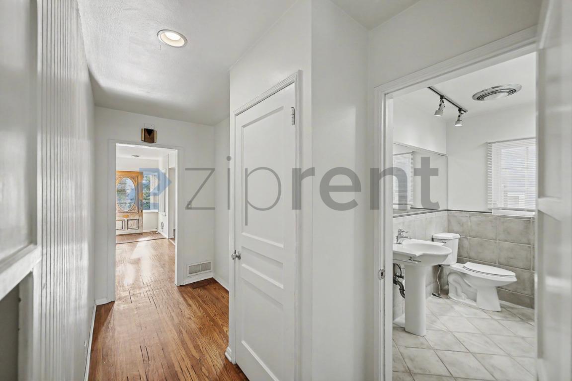 Building Photo - Unit
