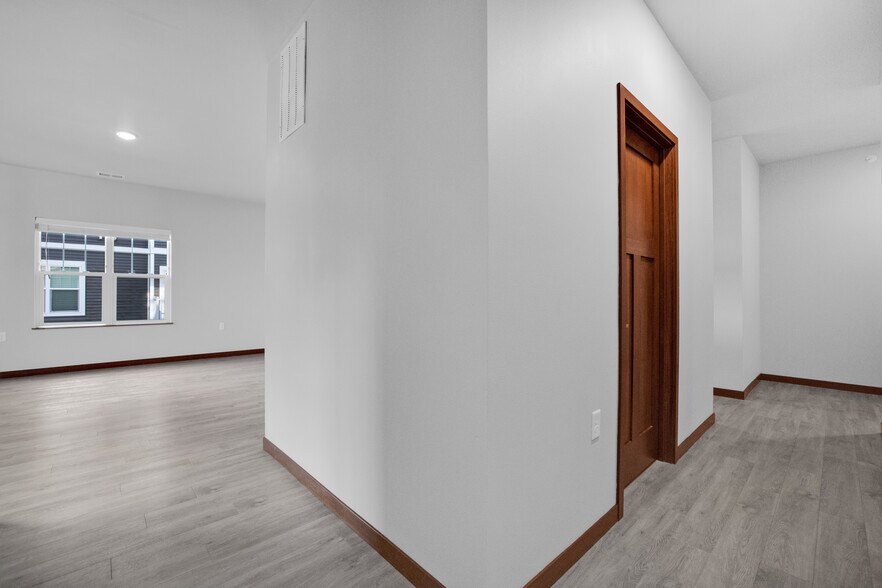 Building Photo - 6410 Driscoll Dr