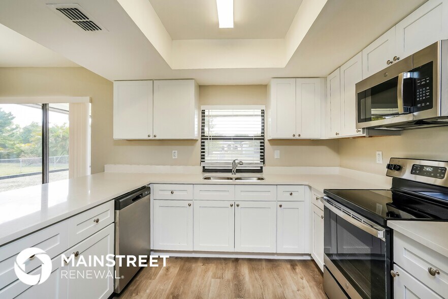 Building Photo - 2216 SE 6th Ln