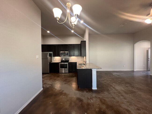 Building Photo - Luxury 3/2 Duplex in Seguin, Texas