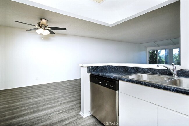 Building Photo - 12830 Burbank Blvd
