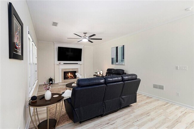 Building Photo - 1611 Hillside Bend Crossing