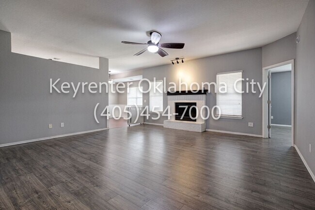 Building Photo - 6016 SE 82nd Pl