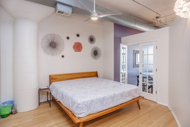 Building Photo - 1530 S State St